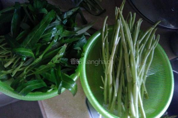 酸脆的空心菜梗炒肉丝的做法图解1