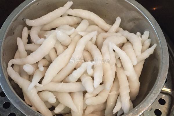 绿豆芽炒粉虫的做法图解1