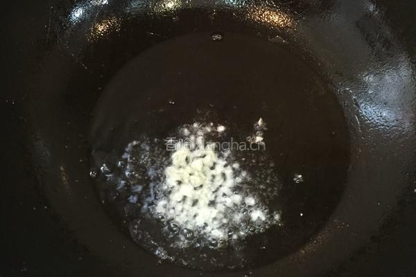 绿豆芽炒粉虫的做法图解5