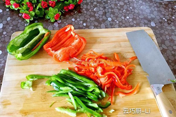 双彩拌金针菇的做法图解3