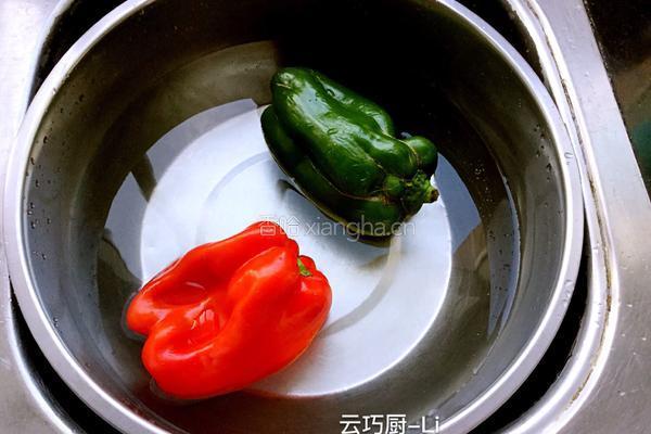 双彩拌金针菇的做法图解2