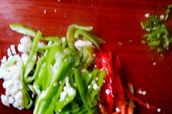双椒炒绿豆芽的做法图解3