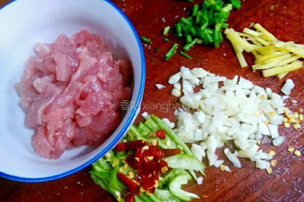 绿豆芽炒肉丝的做法图解2