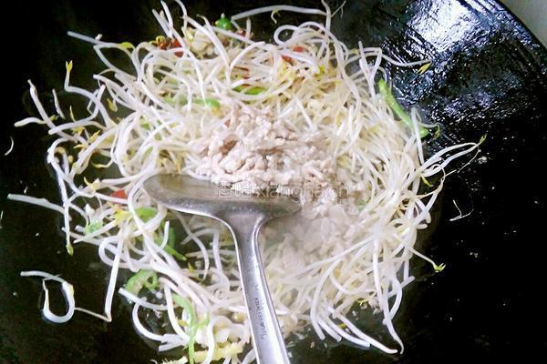 绿豆芽炒肉丝的做法图解11