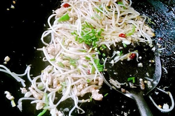 绿豆芽炒肉丝的做法图解12