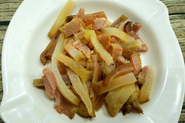 卷心菜炒腊肉的做法图解3