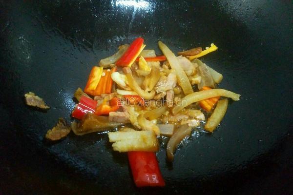 卷心菜炒腊肉的做法图解6