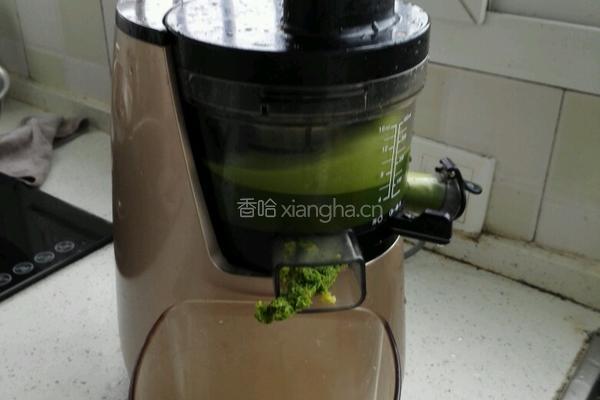 小麦草苹果汁的做法图解4