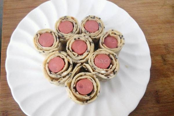鸡蛋饼卷火腿肠的做法图解10