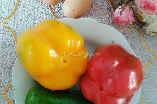 彩椒炒鸡蛋的做法图解1