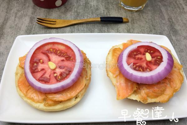 烟熏鲑鱼贝果三明治