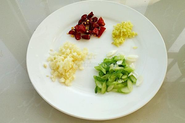 酸辣手撕包菜的做法图解2