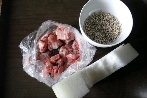 冬瓜薏米排骨汤的做法图解1