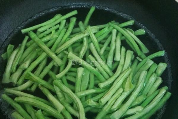 豆角炒牛肉的做法图解6