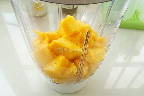 自制雪糕（芒果酸奶和蓝莓酸奶）的做法图解2