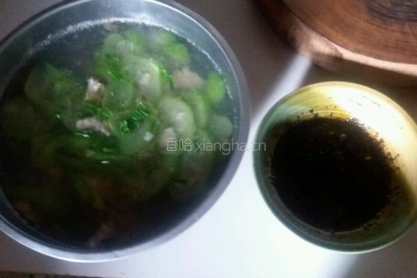 丝瓜肉片汤和酱油辣蒜碟的做法图解13