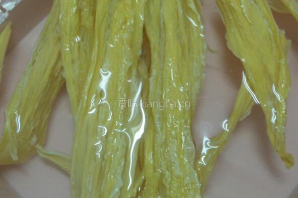 凉拌緑豆芽腐竹的做法图解2