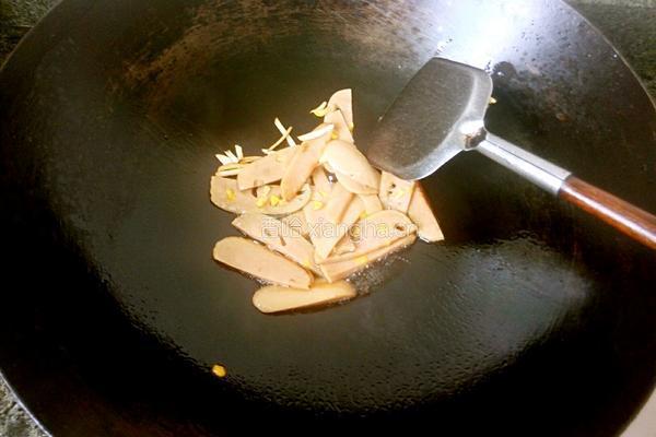 绿豆芽炒河粉的做法图解2