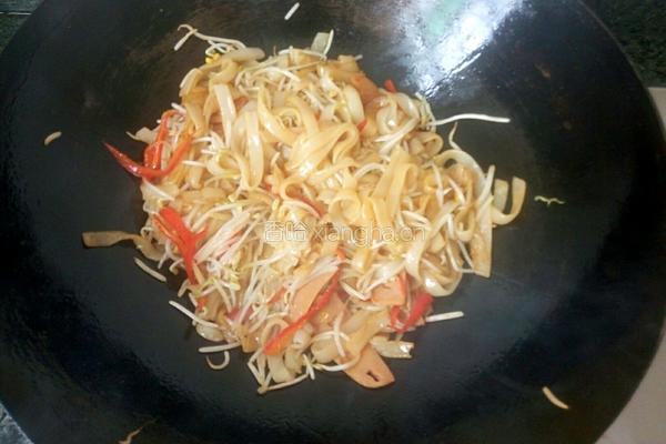 绿豆芽炒河粉的做法图解7