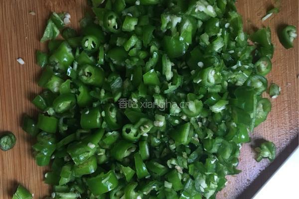 尖椒毛豆炒肉的做法图解2