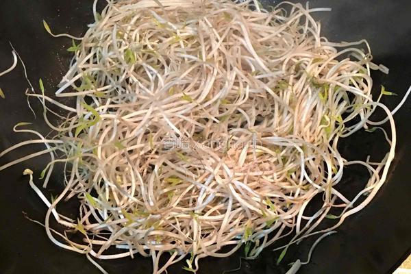 韭菜炒绿豆芽的做法图解3