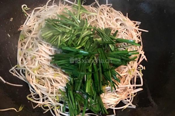 韭菜炒绿豆芽的做法图解5