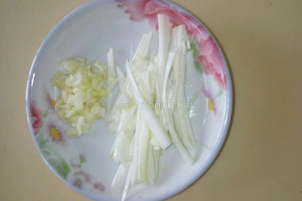 凉拌绿豆芽的做法图解3
