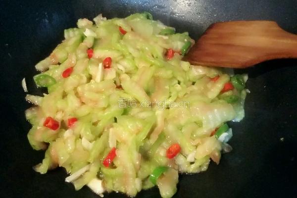 清炒西瓜皮的做法图解11