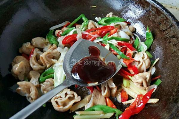 圣女果搭炒肥肠的做法图解8