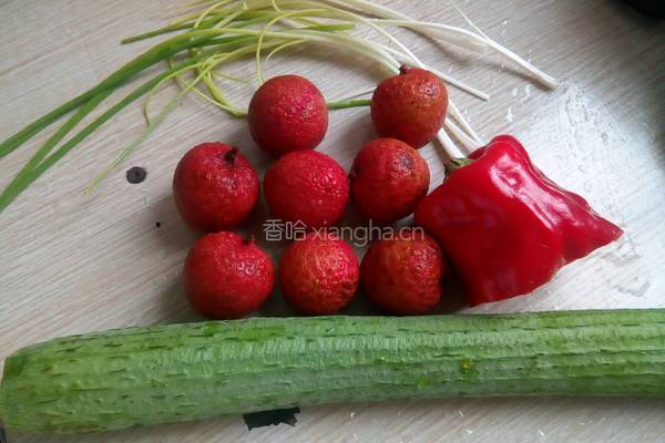 荔枝炒丝条的做法图解1