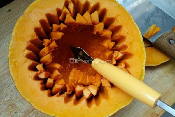 圣女果蒸饭（南瓜盅）的做法图解2