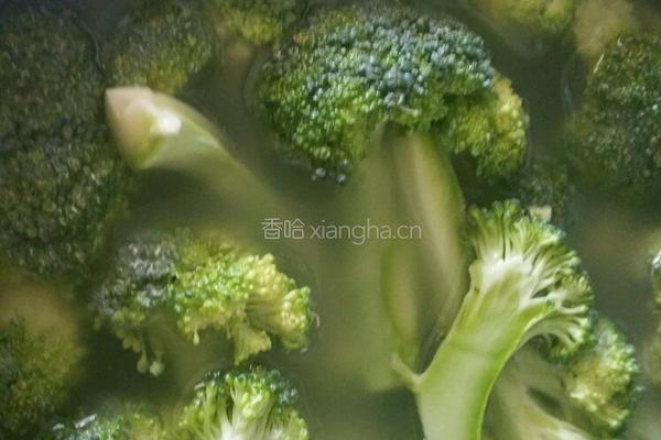 香菇西兰花的做法图解1