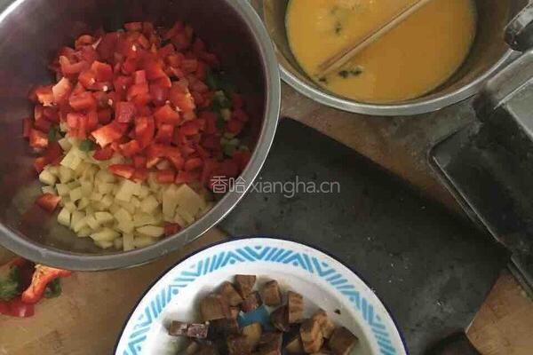 繁花似锦素火腿炒饭的做法图解3