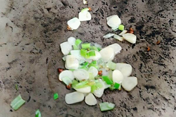 茄子土豆素汤的做法图解2