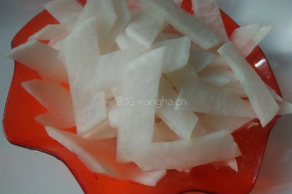 白萝卜炒肉片的做法图解1