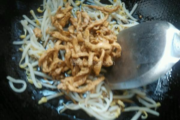 绿豆芽炒肉丝的做法图解5