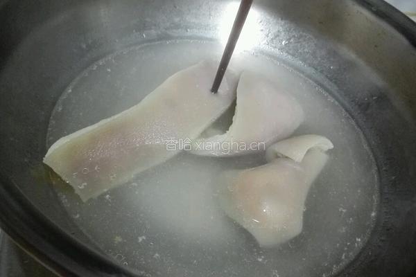 彩椒炒猪皮的做法图解3