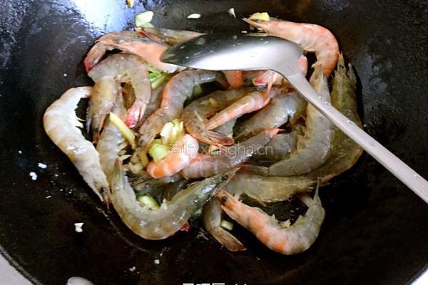 卷心菜炒大虾的做法图解8