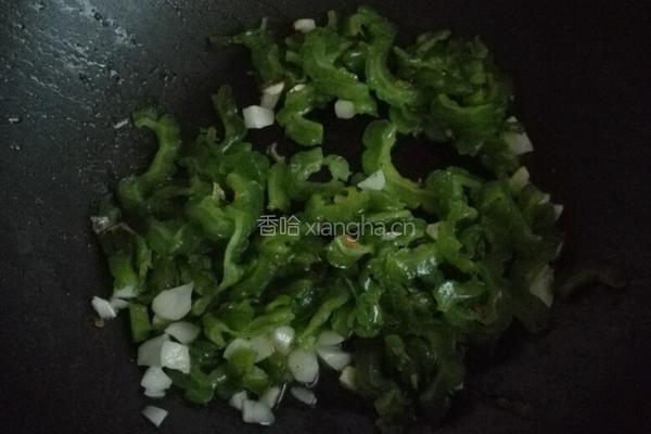 蚝油苦瓜的做法图解5