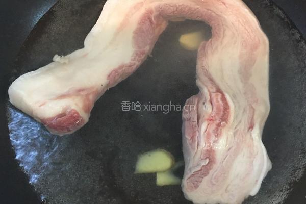彩椒炒五花肉的做法图解2