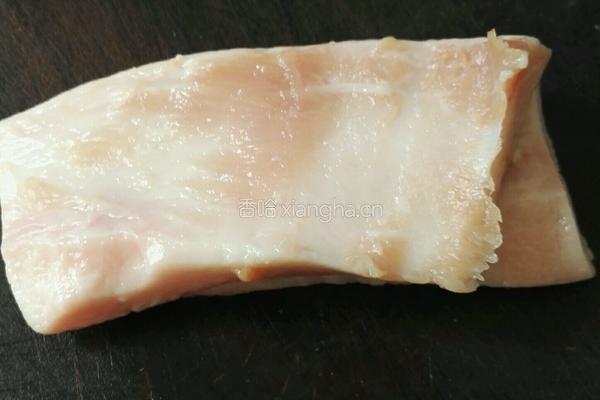 手撕卷心菜炒猪油渣的做法图解3