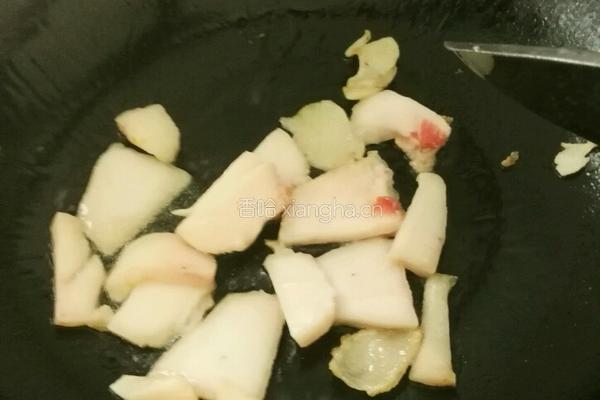 手撕卷心菜炒猪油渣的做法图解5