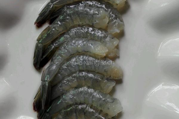 花样白萝卜酿虾球的做法图解2