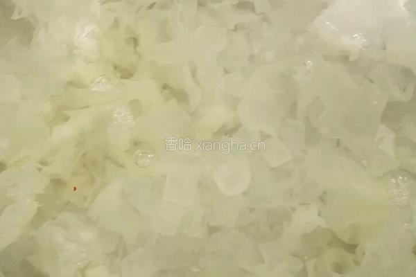 冰糖银耳莲子羮的做法图解5