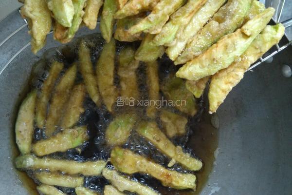 香酥椒盐茄条的做法图解6