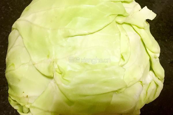 手撕卷心菜的做法图解1