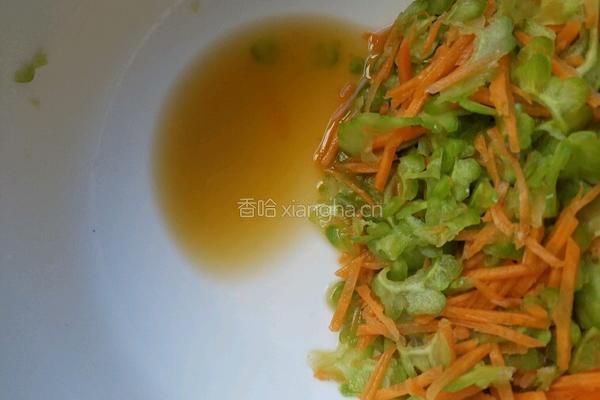 苦瓜胡萝卜鸡蛋饼的做法图解3