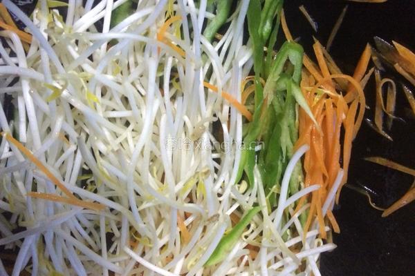 胡萝卜炒绿豆芽的做法图解6