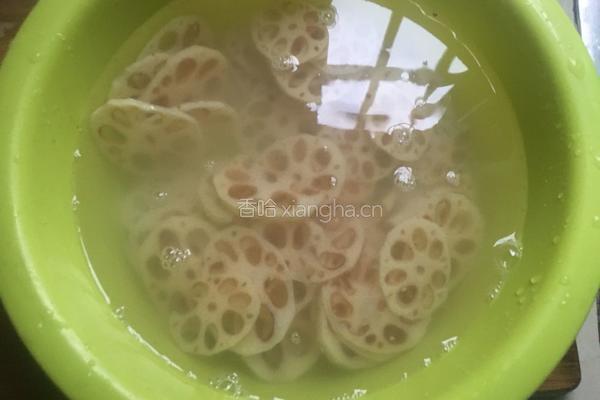 藕片炒瘦肉的做法图解3