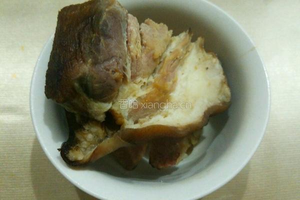 彩椒炒腊肉的做法图解1